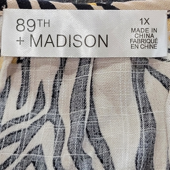 1X Animal Print Front Keyhole w/Tie String 3/4 Sleeve Blouse - Picture 7 of 7